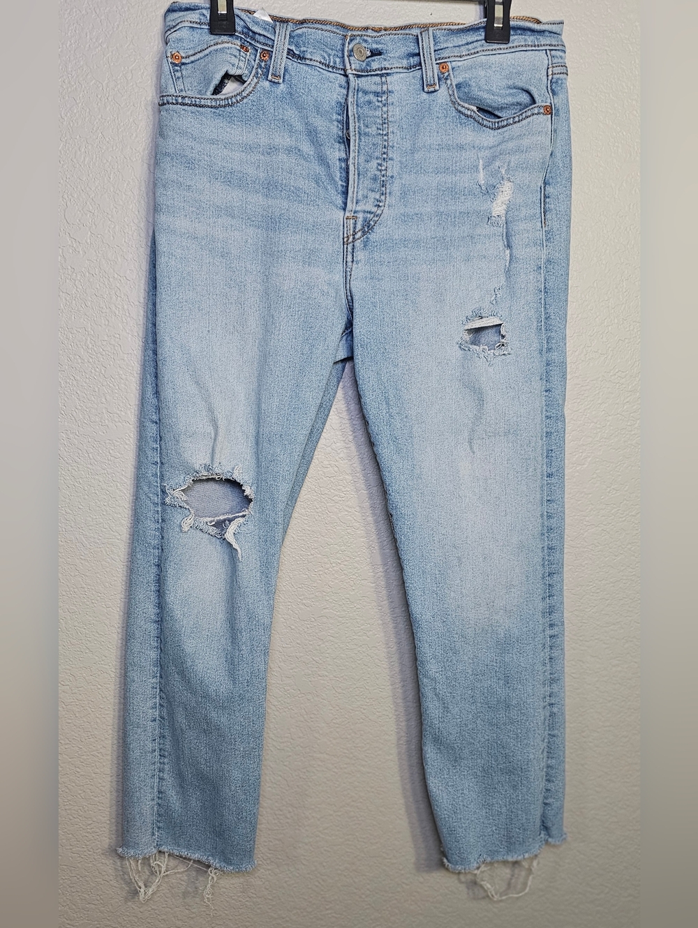 Levi’s Wedgie Straight Jeans 32 Distressed Raw Hem Button Fly Light Wash